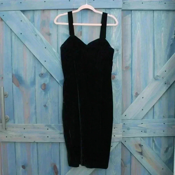 1980s Black Velvet Beaded Dress and Jacket Two Piece Cocktail Size - Picture 3 of 10